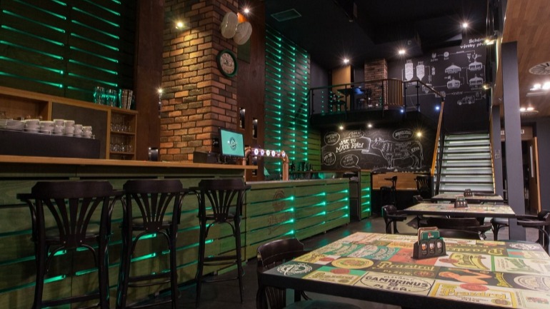 Frankie's pub